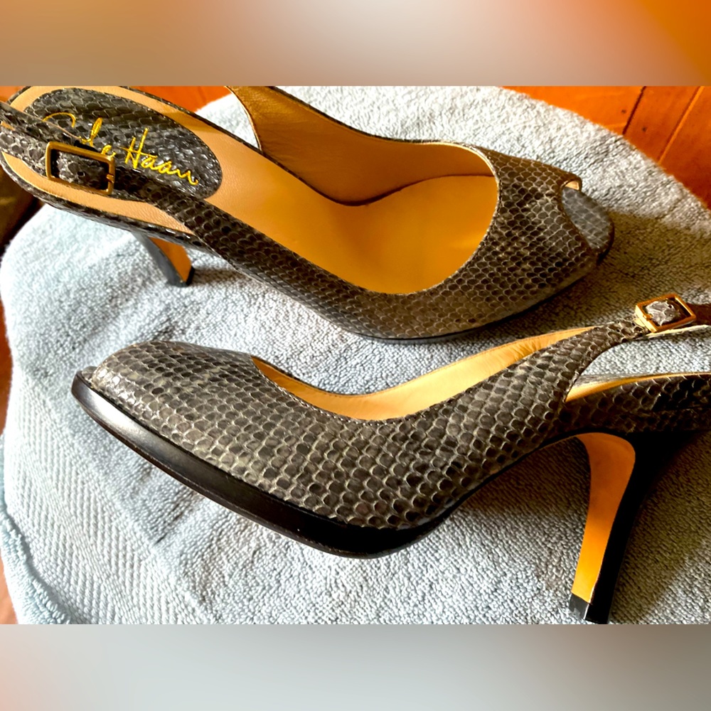 Woman’s Cole Haan -Nike Air-rarely used, Like new No tags gray Pumps